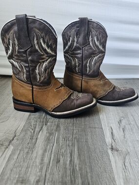 Western Brown Tan Embroidered Cowboy Boots